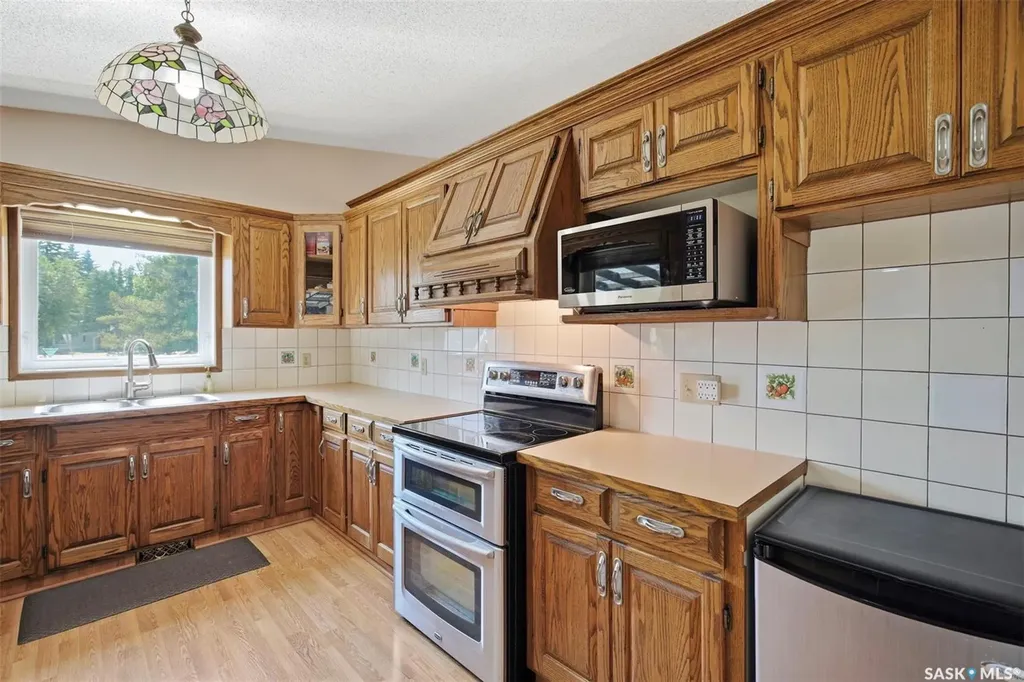 1224 Crescent Boulevard Saskatoon SK S7M 3W6