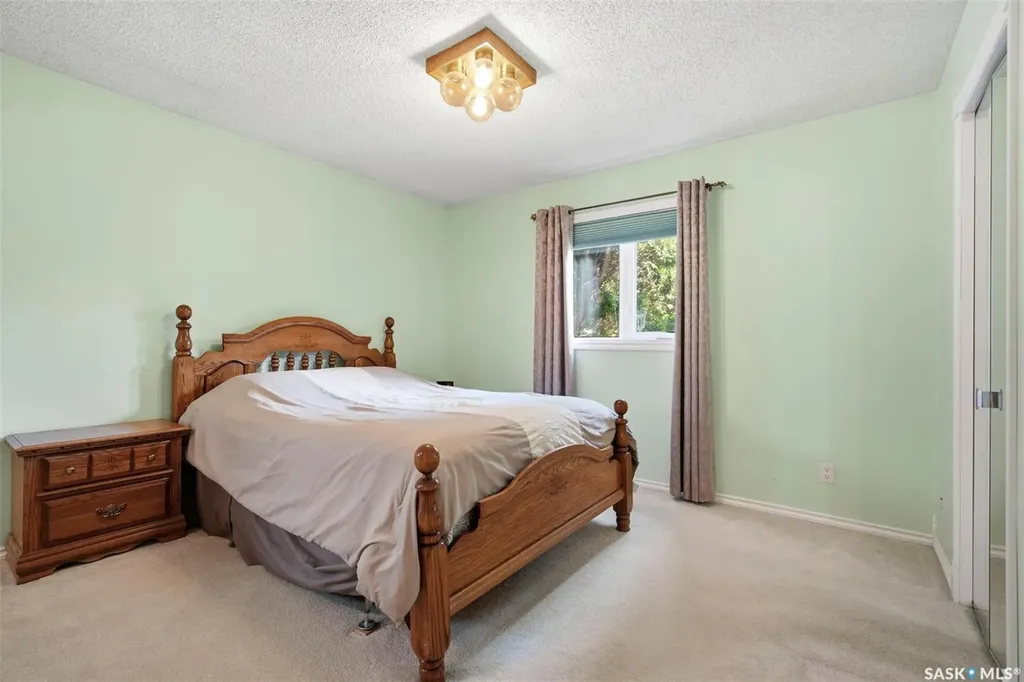 1224 Crescent Boulevard Saskatoon SK S7M 3W6