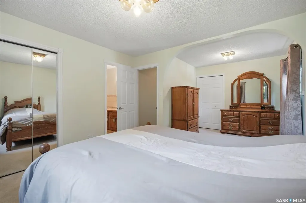 1224 Crescent Boulevard Saskatoon SK S7M 3W6