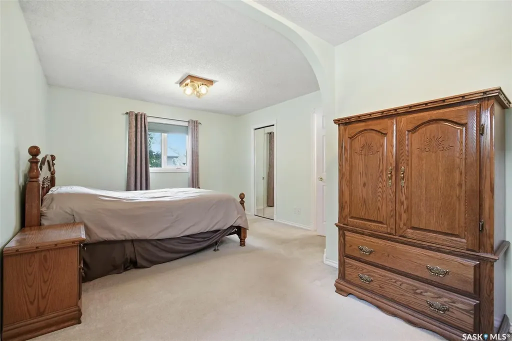 1224 Crescent Boulevard Saskatoon SK S7M 3W6