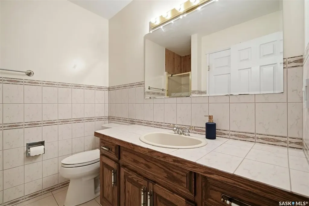 1224 Crescent Boulevard Saskatoon SK S7M 3W6