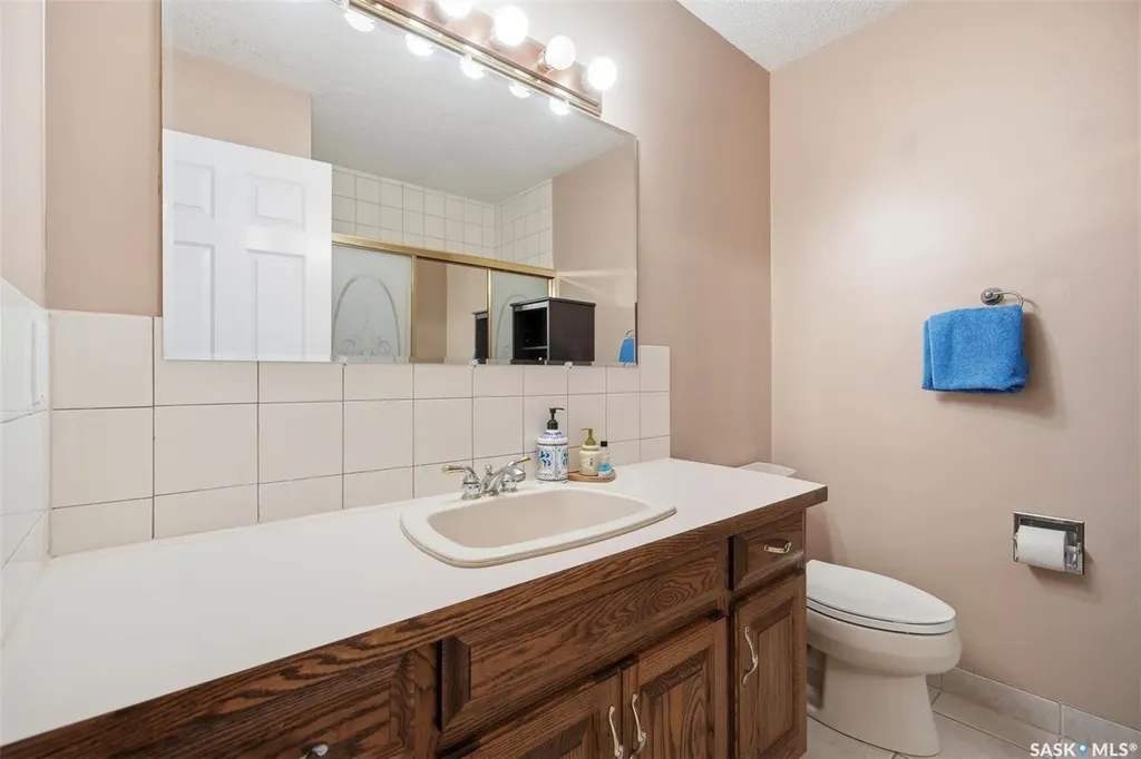 1224 Crescent Boulevard Saskatoon SK S7M 3W6