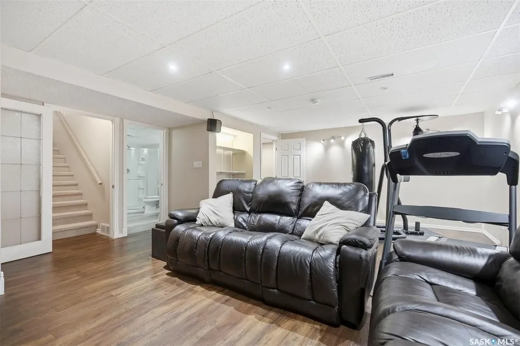 1224 Crescent Boulevard Saskatoon SK S7M 3W6