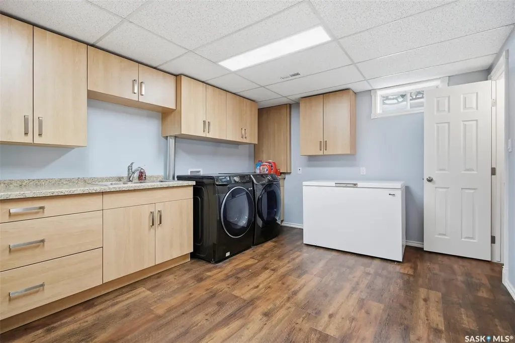 1224 Crescent Boulevard Saskatoon SK S7M 3W6