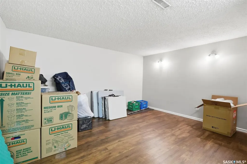 1224 Crescent Boulevard Saskatoon SK S7M 3W6