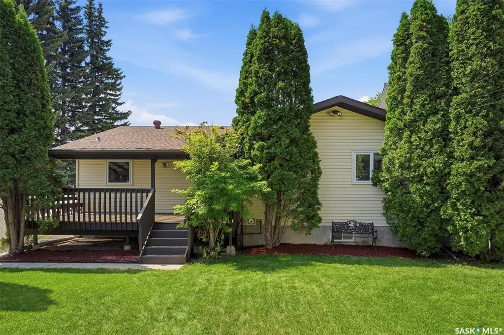 1224 Crescent Boulevard Saskatoon SK S7M 3W6