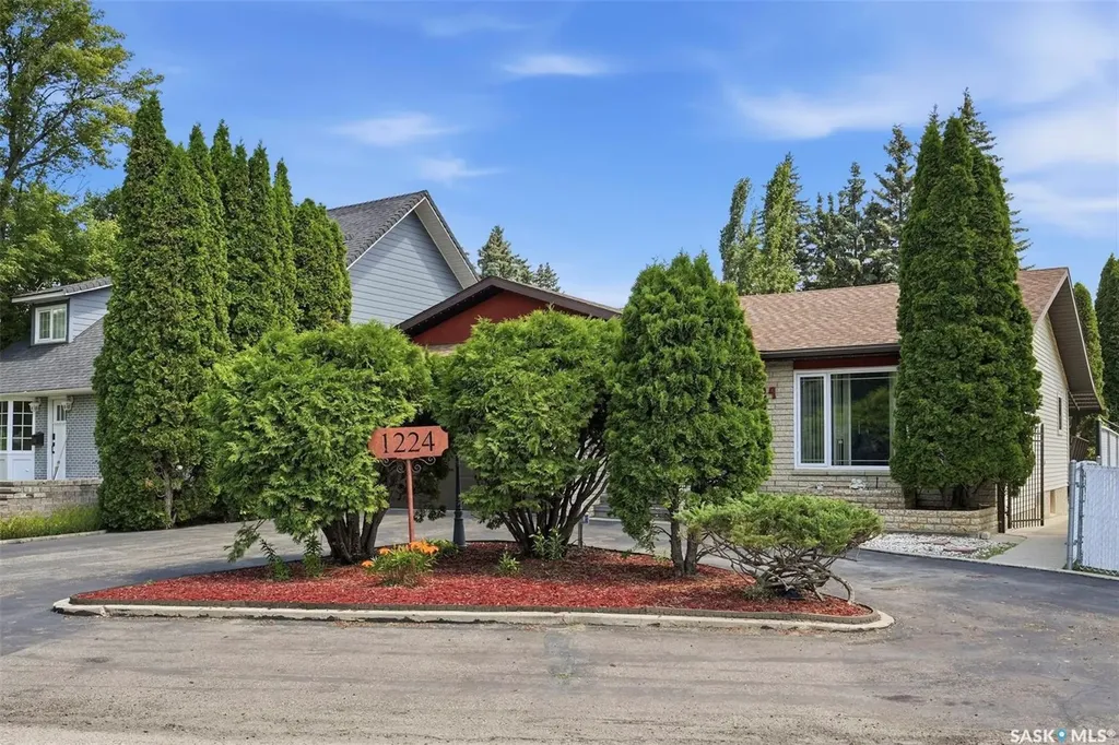 1224 Crescent Boulevard Saskatoon SK S7M 3W6