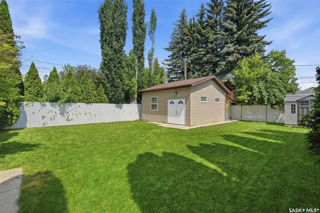 1224 Crescent Boulevard Saskatoon SK S7M 3W6