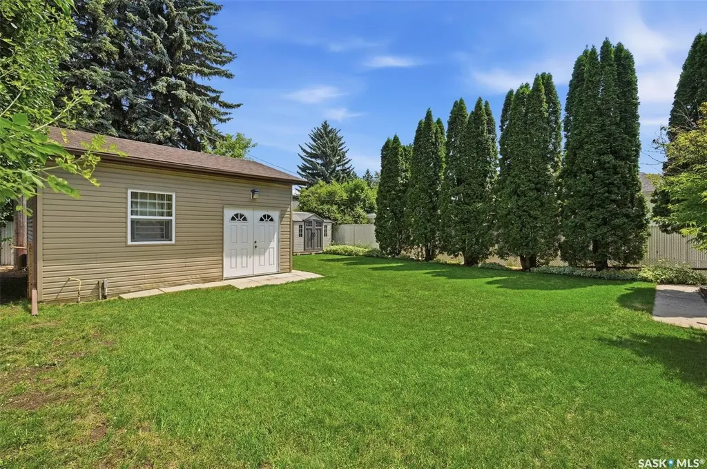 1224 Crescent Boulevard Saskatoon SK S7M 3W6