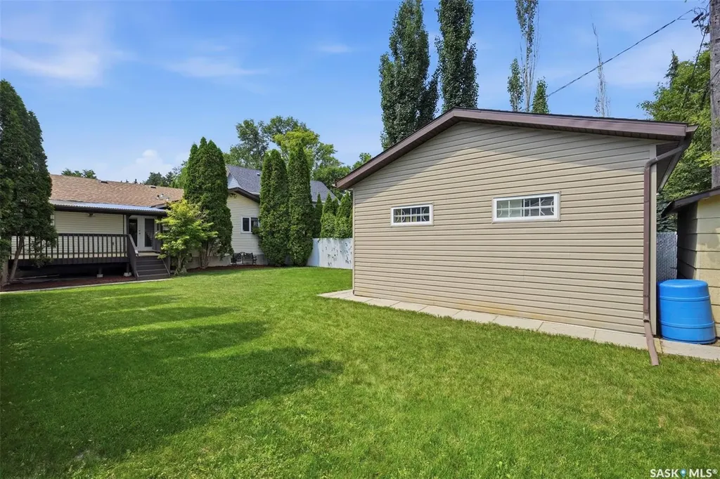 1224 Crescent Boulevard Saskatoon SK S7M 3W6