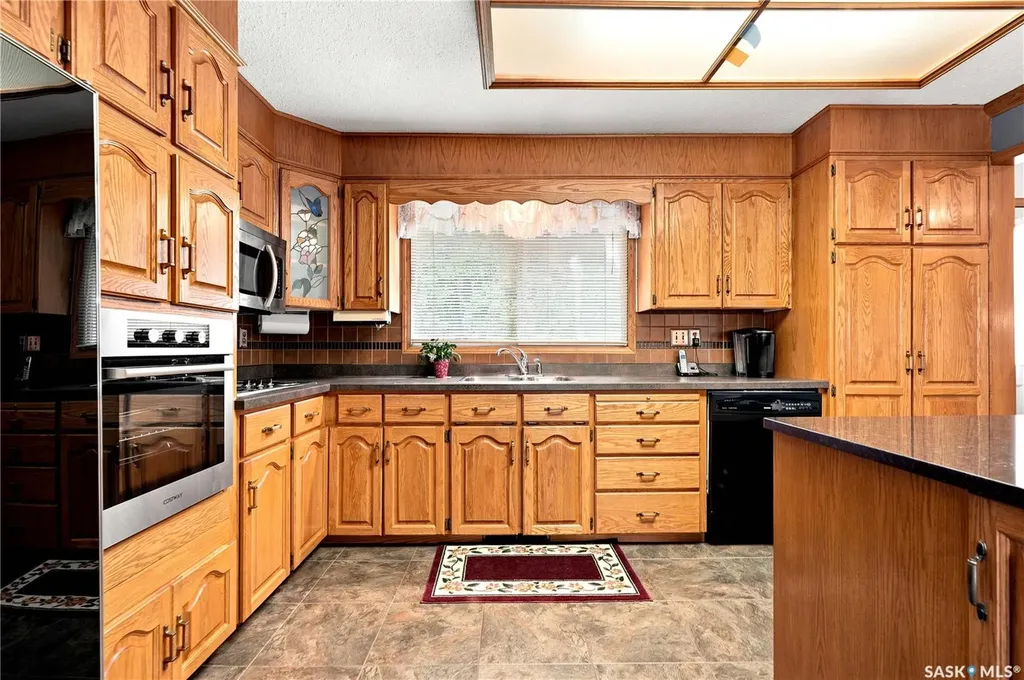 429 Montreal Avenue S Saskatoon SK S7M 3L2