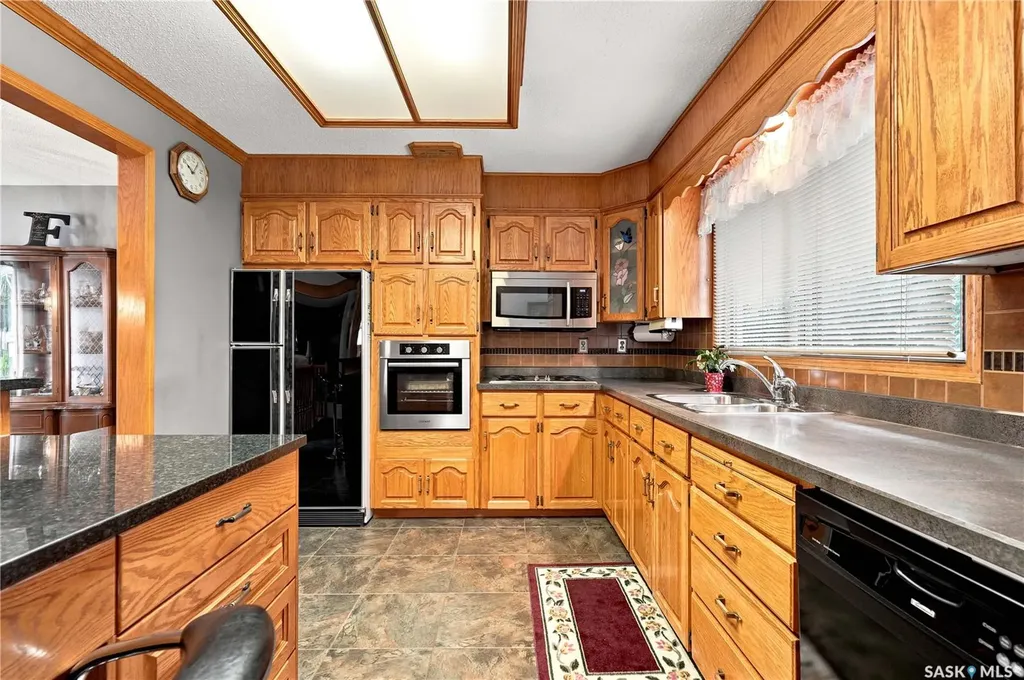 429 Montreal Avenue S Saskatoon SK S7M 3L2