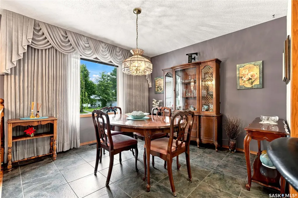 429 Montreal Avenue S Saskatoon SK S7M 3L2