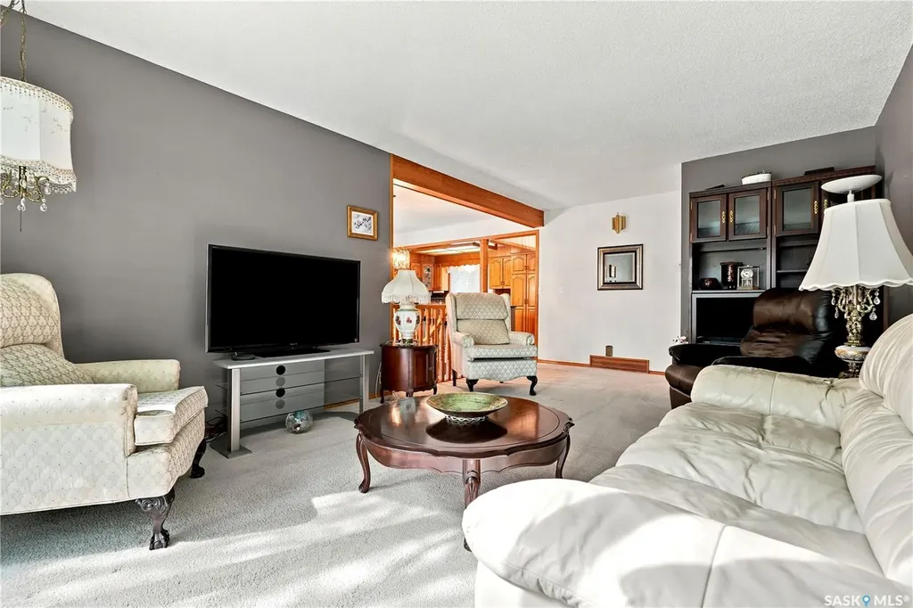 429 Montreal Avenue S Saskatoon SK S7M 3L2