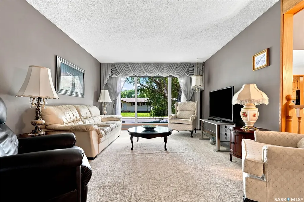 429 Montreal Avenue S Saskatoon SK S7M 3L2