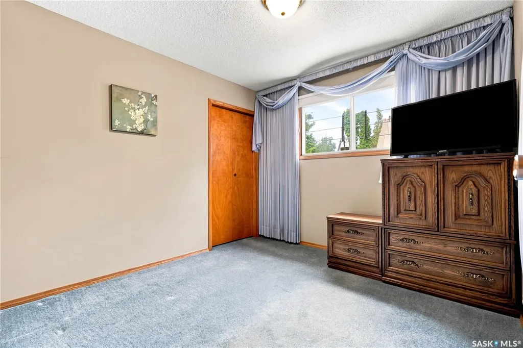 429 Montreal Avenue S Saskatoon SK S7M 3L2