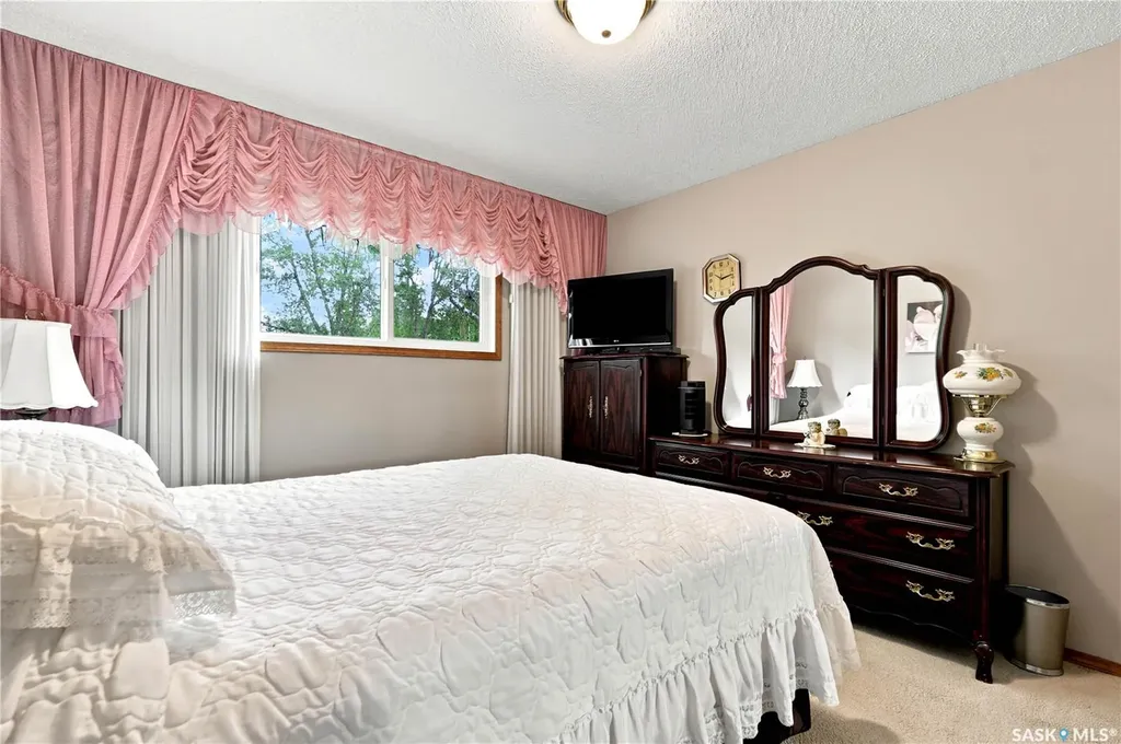 429 Montreal Avenue S Saskatoon SK S7M 3L2