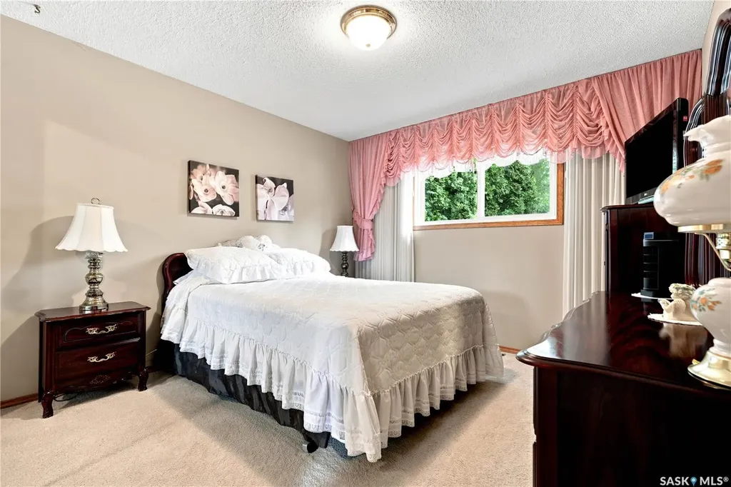 429 Montreal Avenue S Saskatoon SK S7M 3L2