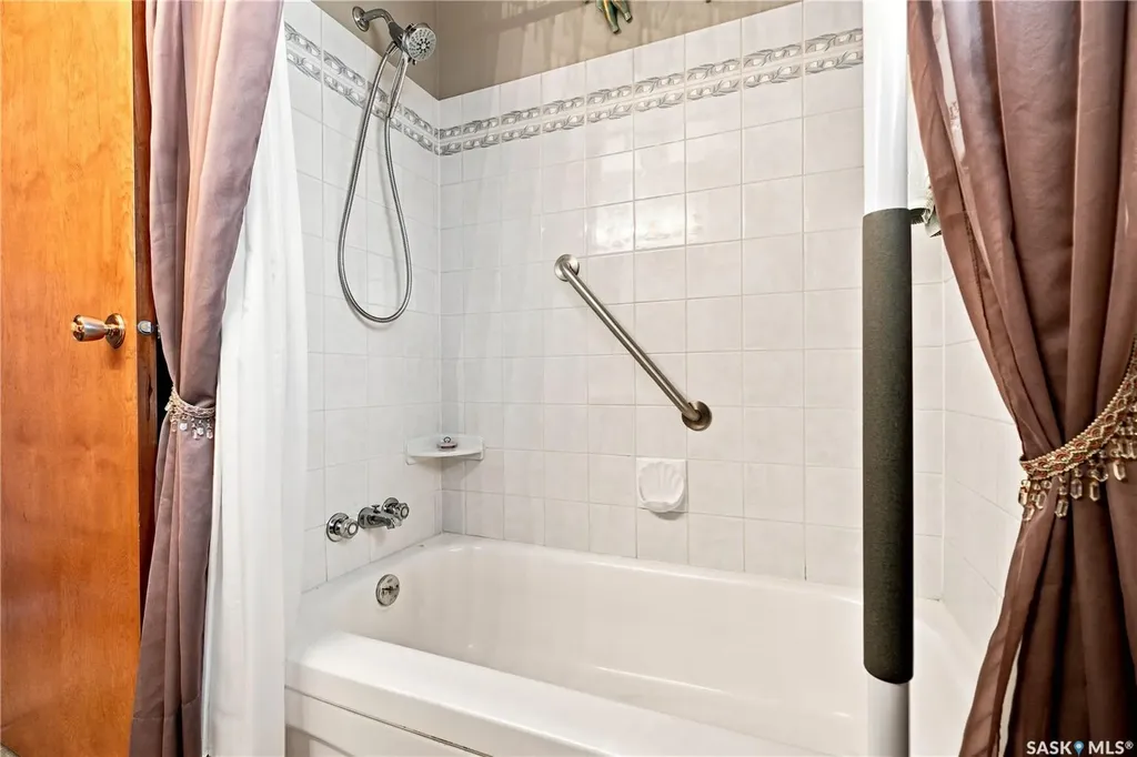 429 Montreal Avenue S Saskatoon SK S7M 3L2