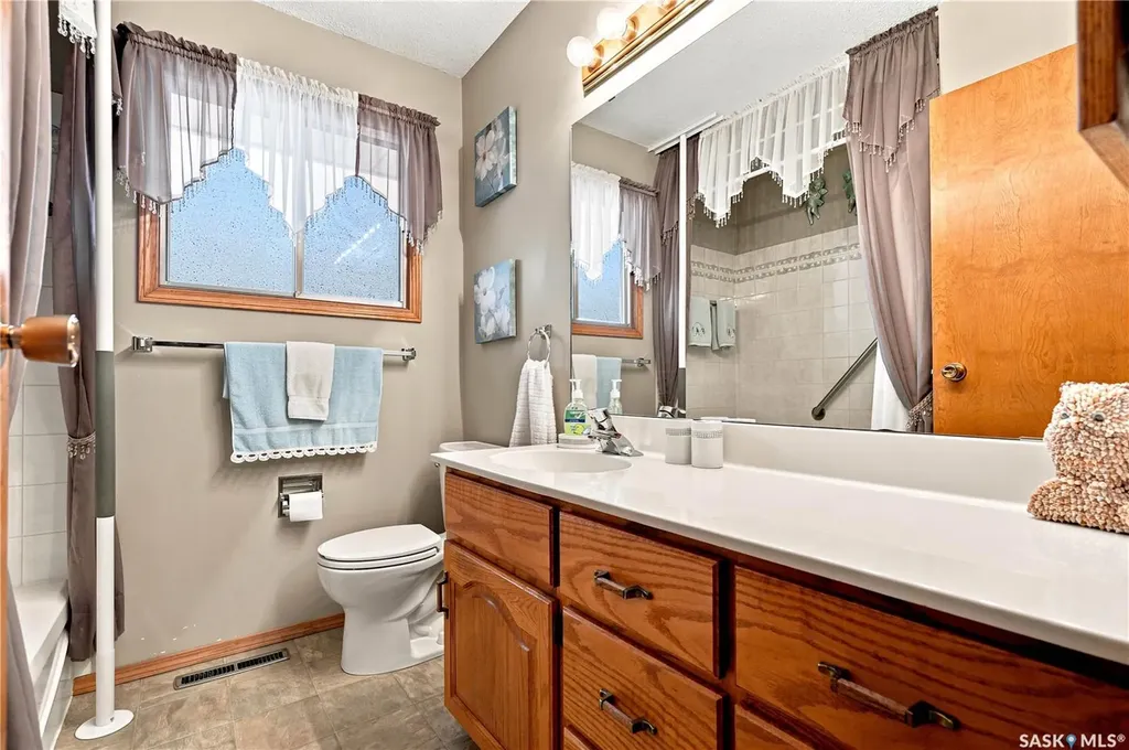 429 Montreal Avenue S Saskatoon SK S7M 3L2