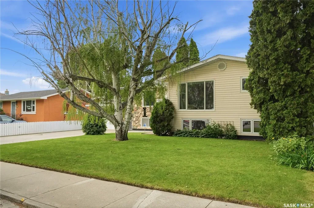 429 Montreal Avenue S Saskatoon SK S7M 3L2