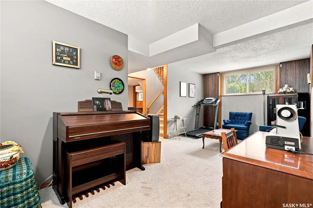 429 Montreal Avenue S Saskatoon SK S7M 3L2