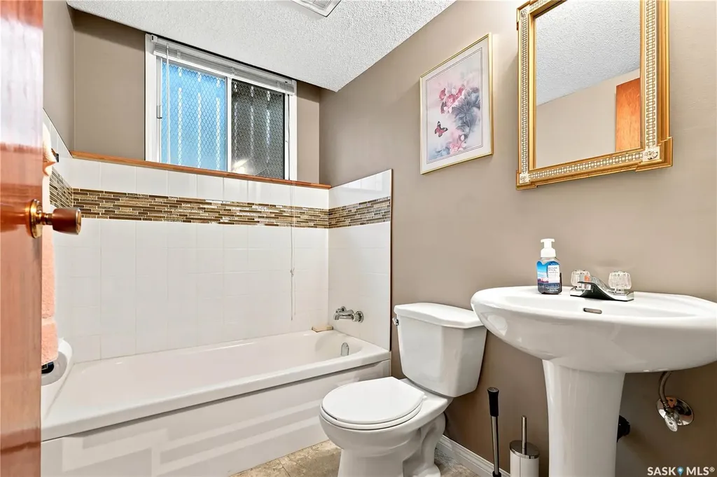429 Montreal Avenue S Saskatoon SK S7M 3L2
