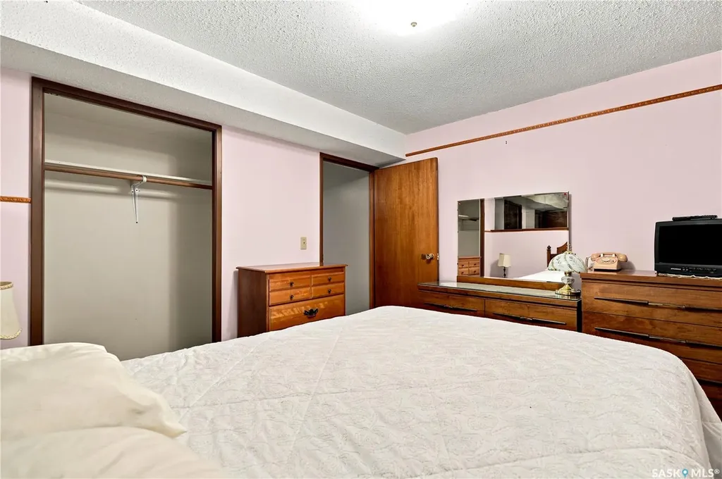 429 Montreal Avenue S Saskatoon SK S7M 3L2