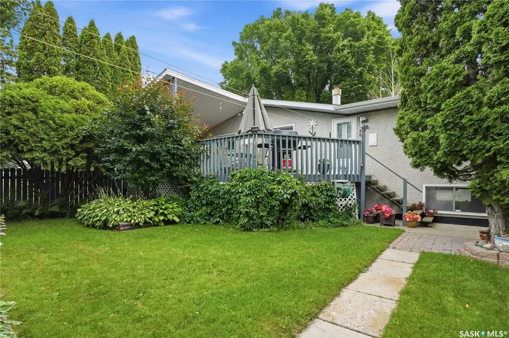 429 Montreal Avenue S Saskatoon SK S7M 3L2