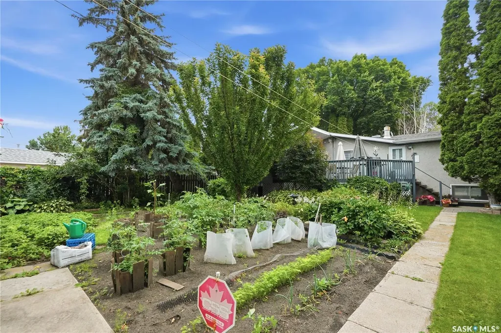 429 Montreal Avenue S Saskatoon SK S7M 3L2