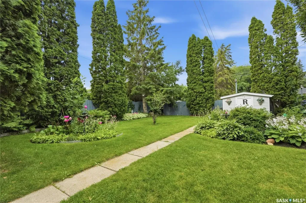 429 Montreal Avenue S Saskatoon SK S7M 3L2