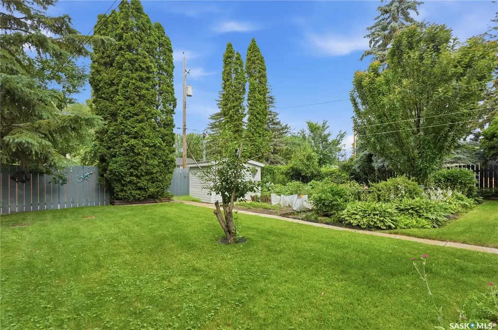 429 Montreal Avenue S Saskatoon SK S7M 3L2