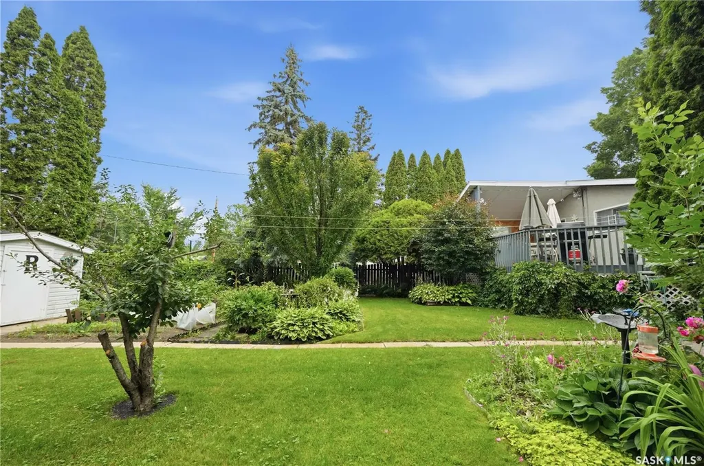 429 Montreal Avenue S Saskatoon SK S7M 3L2