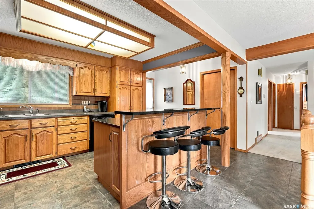 429 Montreal Avenue S Saskatoon SK S7M 3L2