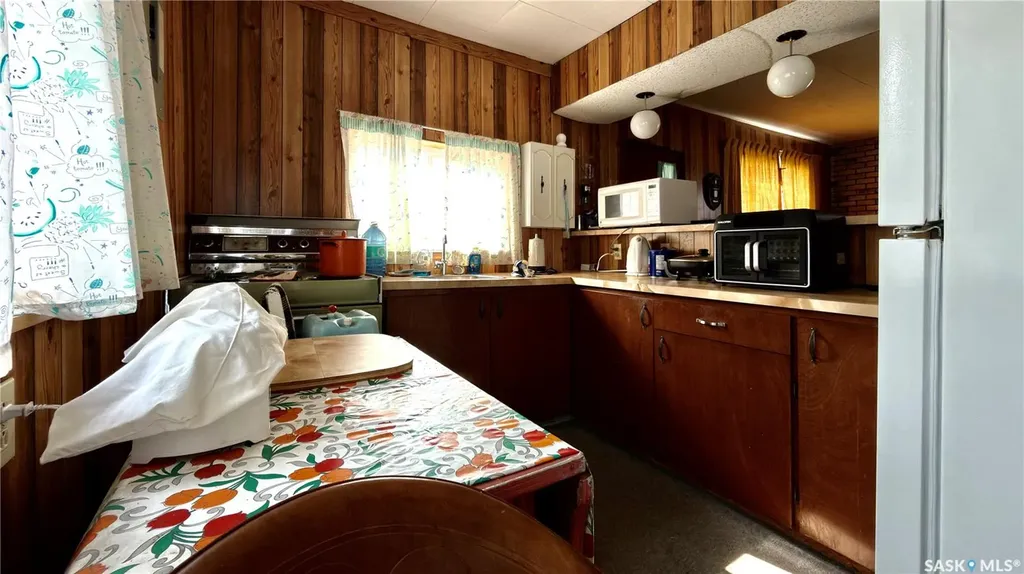 802 Lake Avenue Manitou Beach SK S0K 4T1
