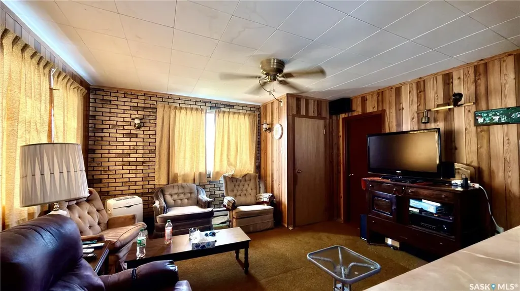 802 Lake Avenue Manitou Beach SK S0K 4T1