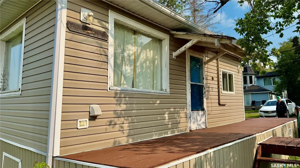 802 Lake Avenue Manitou Beach SK S0K 4T1