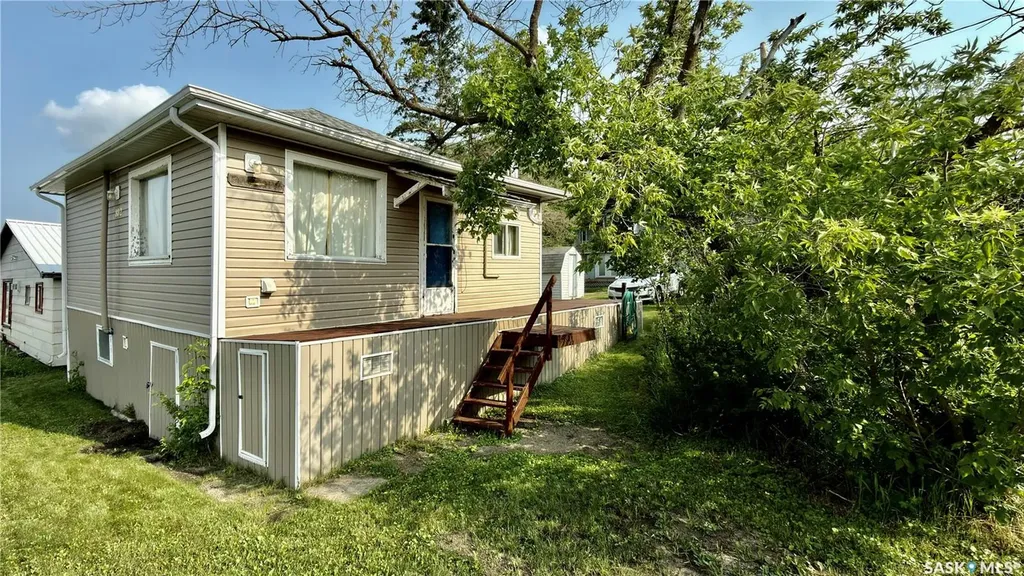 802 Lake Avenue Manitou Beach SK S0K 4T1