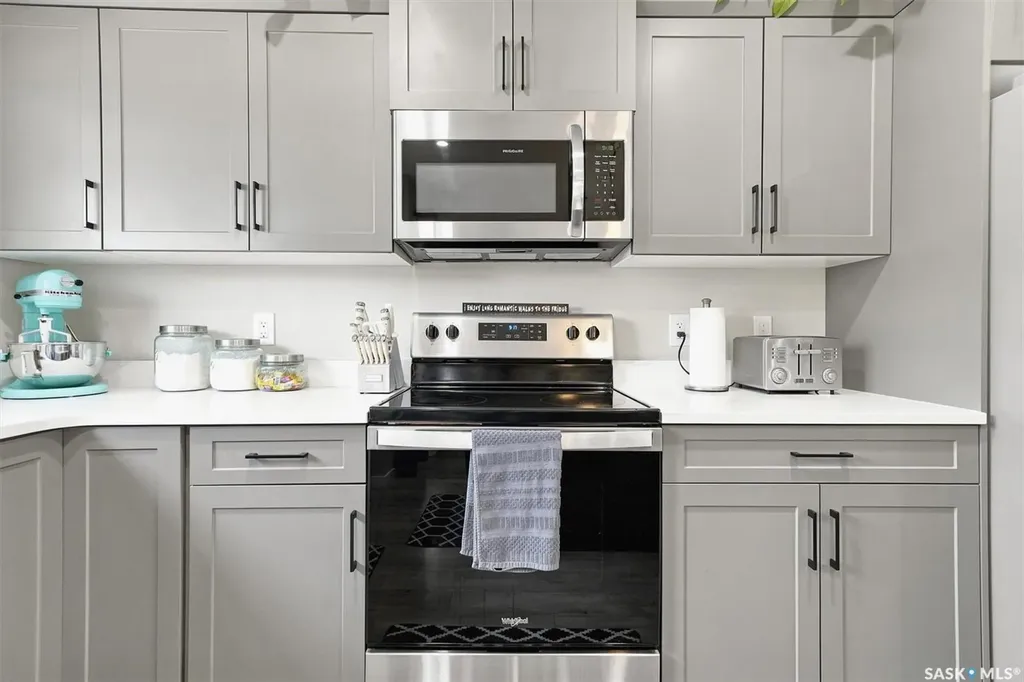 315 Dickson Crescent Saskatoon SK S7T 0Z1