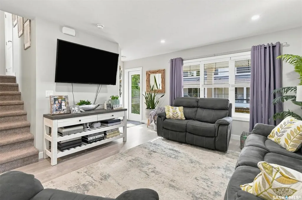 315 Dickson Crescent Saskatoon SK S7T 0Z1
