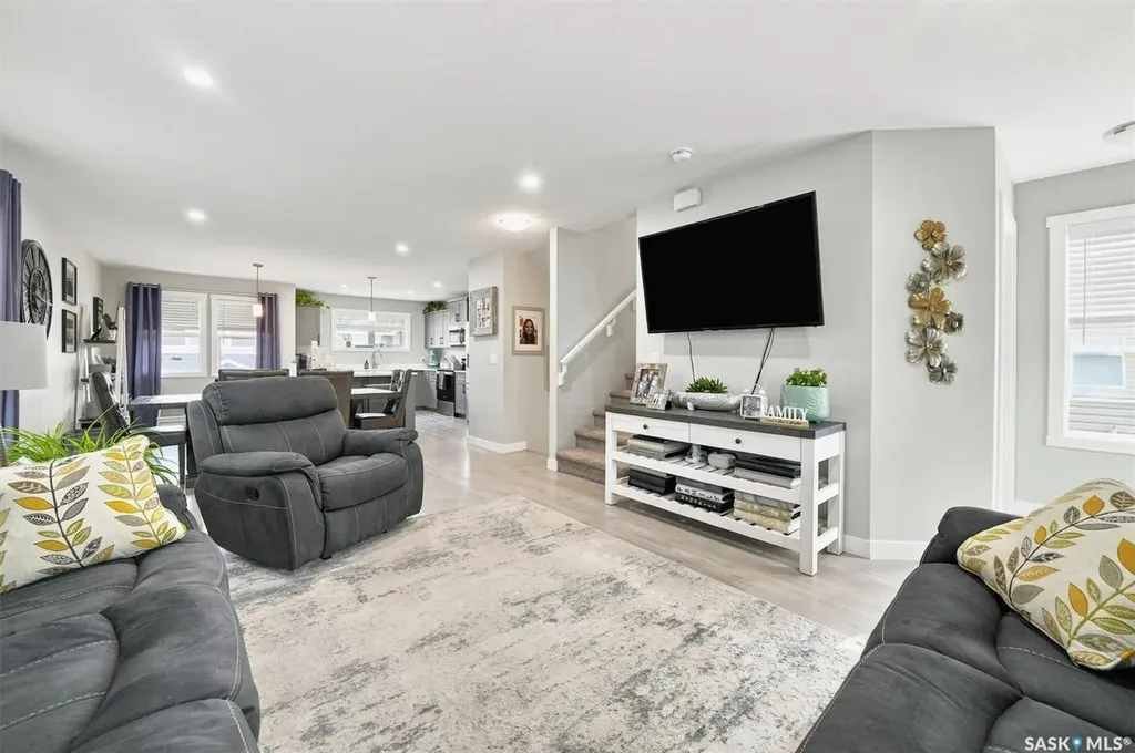 315 Dickson Crescent Saskatoon SK S7T 0Z1