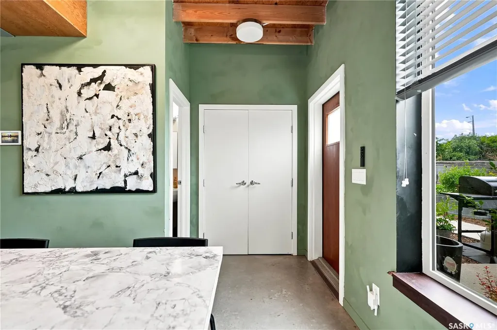 319 D Avenue S Saskatoon SK S7M 1R2
