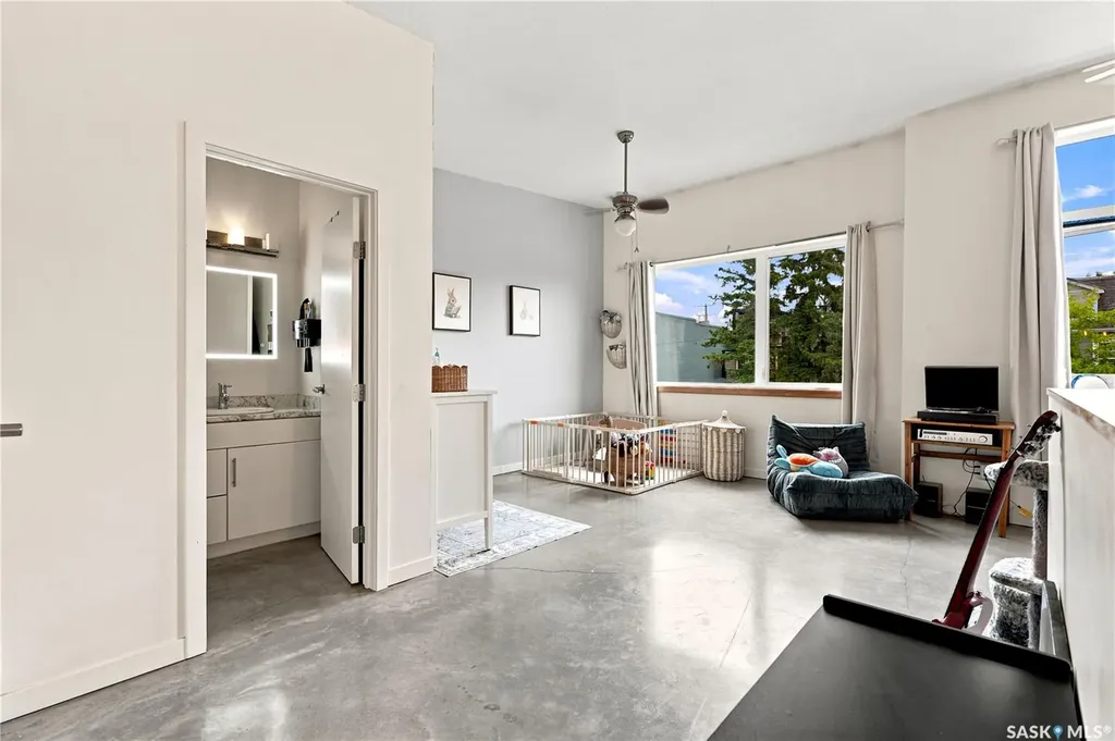 319 D Avenue S Saskatoon SK S7M 1R2