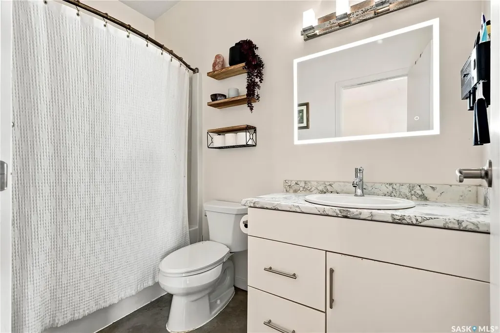 319 D Avenue S Saskatoon SK S7M 1R2