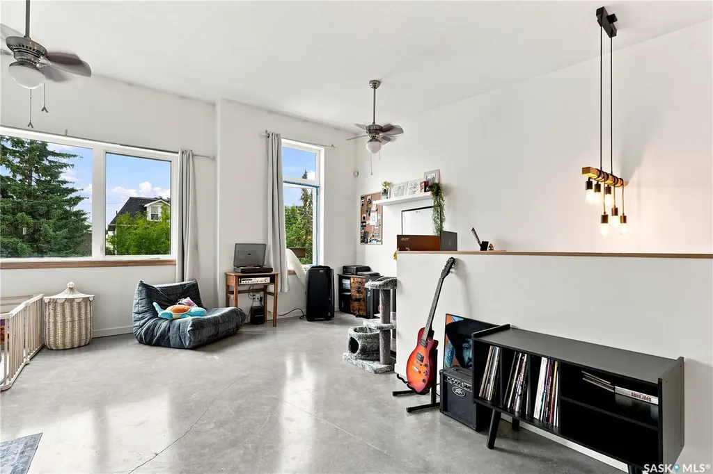 319 D Avenue S Saskatoon SK S7M 1R2