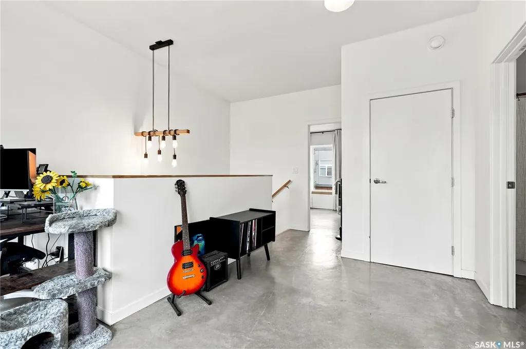 319 D Avenue S Saskatoon SK S7M 1R2