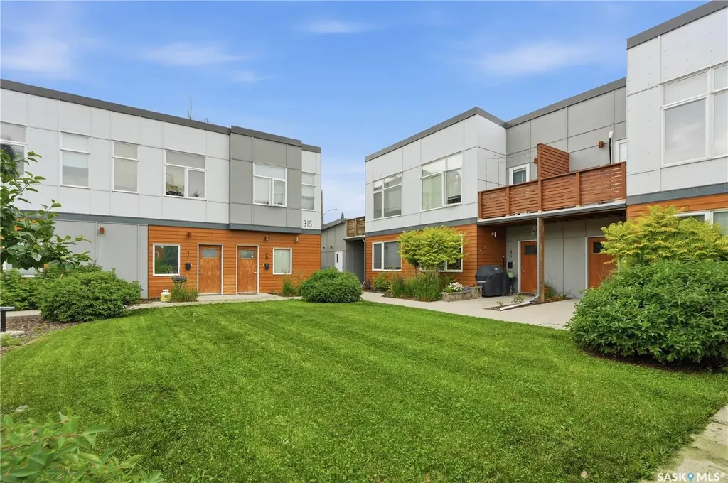 319 D Avenue S Saskatoon SK S7M 1R2