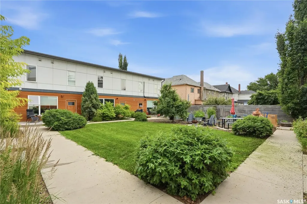 319 D Avenue S Saskatoon SK S7M 1R2