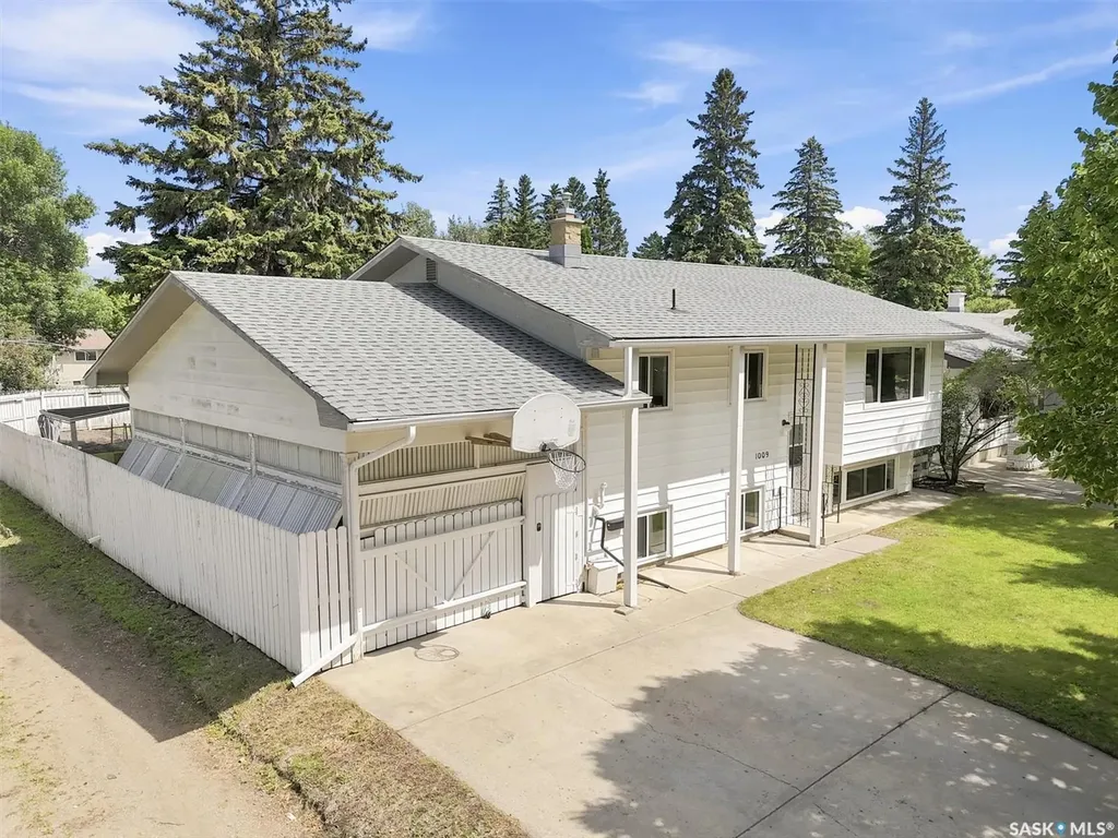 1009 East Centre Saskatoon SK S7J 3A2