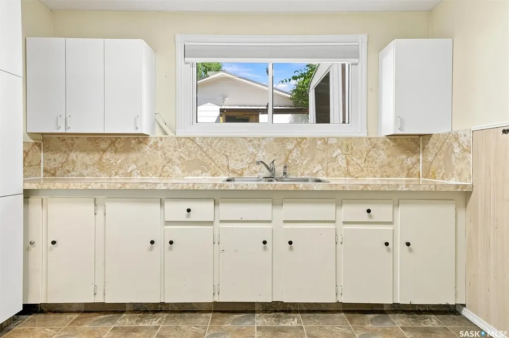 1009 East Centre Saskatoon SK S7J 3A2